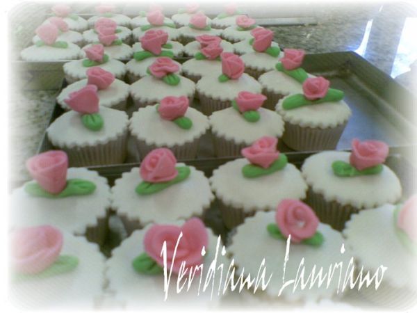 Cup cake  medio com modelagem